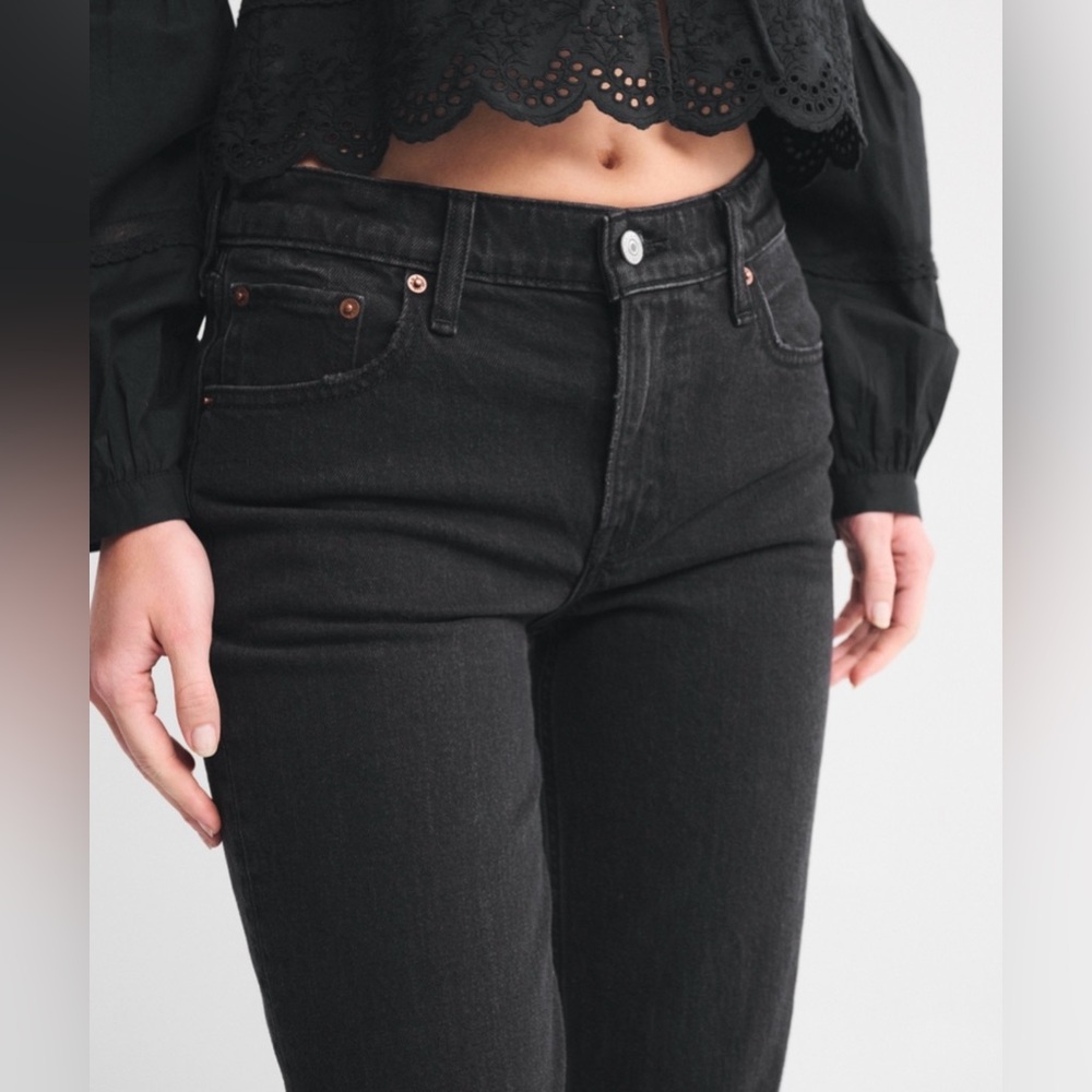 NWT Mid Rise 90s Straight Jean - Picture 4 of 6